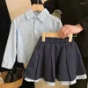 Kledingsets Meisjesset 2024 Lente en herfst Gebreid vest Gestreept overhemd Geplooide rok Driedelige babymeisjeskleding