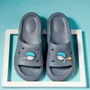 HBP Sin marca Venta al por mayor Verano Unisex Diseñador Suela de EVA Mujer Niño Hombre Casa Diapositivas para el hogar Zapatillas Sandalia para hombres con dijes de zapatos de PVC