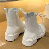 Boots Footwear blancs avec lacets Bottises Combat Punk Style Shoes courtes pour femmes Laceup fourrure Femelle Boots confortables et élégants