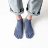 Chaussettes pour hommes anti-dérapant simples hommes coton absorbant la sueur rayé sport bonneterie bout fendu cinq doigts