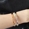 Me Designer damesarmband slide Klassiek Drie diamanten armbanden Mes met doos topkwaliteit V-gouden armbanden Zilver Heren Bangle Goud Rose Dames voor cadeau