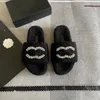 Högkvalitativ het nallebjörn furr tofflor sandal utomhus hem lyxiga designer kanal päls slide mules härliga kvinnors herr loafer vinter varma sandale casual skor