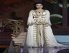 2020 Nya marockanska kaftan kaftan Dubai Abaya Arabiska långärmad aftonklänningar Fantastiska guldbroderi Vneck Occase prom formal7724893