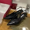 Chaussures habillées Marques de luxe 2023 Designer Sandal Talons hauts Talon bas Noir Cuir Brossé Slingback Pompes Noir Blanc Cuirs Vernis 35-40 3.7 09