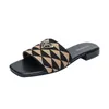 Broderade tygskivor tofflor svart beige flerfärgad broderi mulor kvinnors hem flip flops casual sandaler sommar läder platt gummi gummi