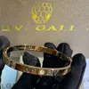 Lyxmärke Armband Designer Armel Märke smycken Bangle Högkvalitativ trendig för kvinnor Män älskar skruvmejselarmband Gold Silver Memorial Day Holiday Presents