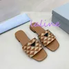 Projektowne slajdy kobiety haftowane tkaniny kapcie metalowe sandały sandały kobiet luksusowe sandałowe trójkąt butę butę na plaży Letnie plaż