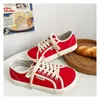 Chaussures décontractées Designer Toile Femmes Baskets basses Bout large Baskets à lacets 2024 Filles Rouge Bleu Tenis Plimsolls