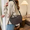 Lyxdesigner fashionabla ärta en axel 2024 Ny tryckt retro kvalitet hög halvmåne väska underarmväska damer mångsidig äkta läder plånbok crossbody väska