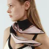 2024新しいデザイナーシルクスカーフ高品質スクエアスカーフ女性リングヘッドバンドモノグラムパターントップブランドLレタークラシックラグジュアリースカーフブラック