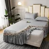 Sängkjol Solid färg spetsar rufsade broderade sängkläder antislipad madrassskyddsskydd med yta