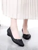 Sapatos casuais 2024 boca rasa geléia único para outwear feminino moda salto grosso apontado médio sola macia