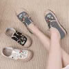 캐주얼 신발 여성 자수 민족 스타일의 꽃 무늬 라운드 발가락 가벼운 로퍼 편안