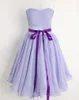 Enkel stil aline stropplös ruffle lila chiffon knälängd bakre elastiska aftonklänningar brudtärna klänningar8529449