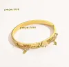 Bangle Bangle Europe America Fashion Style Armband Women Luxury Designer Jewelry 18K Gold Plated rostfritt stål Bröllopsgåvor Partihandelse aktuell 2024