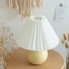 Plissee Keramik Tischlampe Schlafzimmer INS Mädchen Nordic Nachttischlampe Kreative Retro Nachtlicht Stoff Schreibtischlampe 240305