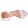 Pompes Crystal Queen Fashion Femmes 7 cm d'épaisseur Talons hauts Sandales White Pearl Lace Bride Wedding Shoes