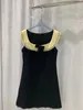 2024 Primavera Nero Scoop Neck Perle Perline Senza maniche Abito da donna Designer High End Womens Runway Abiti da festa 32017