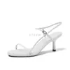 Sapatos de vestido verão sandálias baixas mulher terno de couro feminino bege mulheres saltos altos de salto baixo preto conforto novo stiletto girlsxr5h h240321