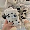 Kvinnors strumpor Cow Print Mink Plush For Girl Mid Tube Strumpor Warm Coral Velvet Sleep Floor Sock Winter Thermal Slipper Funny Sox