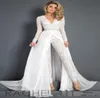 White Lace Chiffon Wedding Dress Jumpsuit med tåg Modest Vneck långärmad pärlbälte flwy kjol strand casual jumpsuit brud3242951