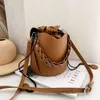 Factory vende borse designer di designer online con una borsa alla moda sconto al 75% Nuova semplice secchio portatile spalla in stile texture unico