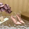 Buty 2024 Spring 252 Uznaj damskie pompki modowe Wskazane palce na obcasie płytkie sandały dla kobiet zapatos Mujer 70676