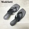 Slippers ModelUtti 2023 Nieuwe zomermode Echt lederen vierkante hoofd Flip Flops Women Simple Casual Mid Heel Shoes Female Chic