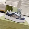 Designer sneakers rhyton casual skor läder tjock suled mens kvinnor pappa sneaker vintage chaussures snörning ökar plattform fritid gussie skor