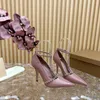 Buty 2024 Spring 252 Uznaj damskie pompki modowe Wskazane palce na obcasie płytkie sandały dla kobiet zapatos Mujer 70676
