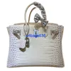 Tygväskor Himalaya Crocodile Handbag Äkta high end Crocodile -mönstrad handväska för kvinnor 2024 Ny bärbar väska Himalayan vit inlagd D har logotyp HBVH60