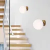 Lampy ścienne sypialnia sypialnia nowoczesna prosta złota czarna szklana piłka LED koryta