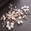 Tiaras Trendy Gold Flower Pearl Bridal Hair Combs Wedding Hair Accessories Headpiece Hair ornaments Bride Women Hair Jewelry Y240320