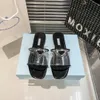 Mode tofflor triangel logotyp glider designer kvinnor lägenheter sommar strand flip flops sandaler mulor glid på damer casual hem glidskor