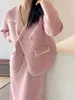 Vestidos de trabalho 2024 coreano chique escritório senhora vestido conjunto elegante branco malha jaqueta colete curto ol temperamento rosa 2 peça