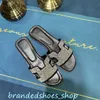 Oran Zapatillas de diseñador Diapositivas Clásico Tacón plano Verano Perezoso Moda Dibujos animados Cabeza grande Chanclas de goma Zapatillas de cuero Zapatos de mujer Sandalias sexy Grandes