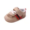 Baby Single Shoes Baby Spring Handgjorda Sydd väska Anti Slip and Wear Resistant Soft Sole Walking Shoes