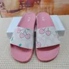 Designer Slipper Coache Vietnam Cambodja Nigeria Heren en dames slippers zomer schattige roze kersenprint platte bodem slippers 2024