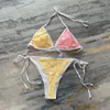 Sexy badpak met lage tailleband Strandbehaslip met stropdas Damesbadpak Letters V Gedrukt Damesbadmode Ontwerper Tweedelige badpaksets Merk Swim Bkini