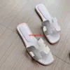 Ledersandalen Oran Damen Pantoffeln Dongguans High-End-Plattformen ersetzen klassische Hausschuhe mit flachen Denimsandalen für Frauen haben Logo Gro6