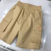 Trendiga helt nya kortärmade shorts fashionabla pojkar flickor stora baby tvådelar set bomullsbarn kläder stora fickor arbetskläder byxor csd2403203-6