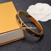 2024 Bracelet de luxe de luxe multi couleur bijoux lettre sac décoratif pendentif chaîne coquille platine argent tendance mode minimaliste édition supérieure