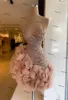 Kleines weißes Kleid, glänzende Perlenspitze, Mini-Abschlussball-Partykleid, Neckholder-Rüschen, rosafarbene Perlen, afrikanische Frauen, formelles Cocktailkleid 4872864