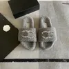 Nouveau style en peluche en peluche pantoufles à fourrure Chaussures décontractées hommes Channe de luxe Designer Slide Mules Lovere