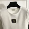 24 Estate Donna Designer Tee Top firmati con lettera T-shirt ricamata Ragazze Milan Runway Crop Top Designer di marca Pullover Camicia corta Outwear Maglione lavorato a maglia sottile