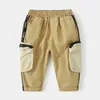 Pantaloni Pantaloni cargo per ragazzi primaverili Tasche grandi per bambini Abbigliamento per bambini realizzato in cotone