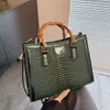 Borse di marca di moda all'ingrosso transfrontaliere Nuova borsa tote Borsa da donna in bambù modello coccodrillo casual di grande capacità