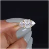 Cluster Anéis Randh Sólido 18K Ouro Amarelo Corte Radiante 7.5mm 3 Pedras Moissanite Anel 1.00Ct D Cor Fine Jewelry para Mulheres Casamento D Dhq6m