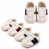 Spädbarnsdesigner skor baby först vandrare baby småbarn flickor pojke casual mesh mjuka botten barn antislip skor