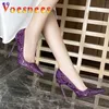 Chaussures habillées européennes et américaines sexy bout pointu avec femmes pompes confortables bouche peu profonde talons hauts nouveau peau de serpent en relief unique H240325